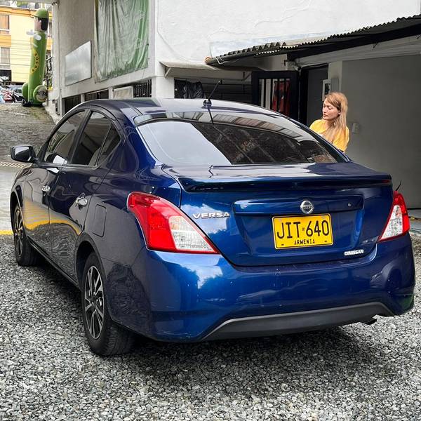NISSAN VERSA SENSE MT 1.6 CC 2020**: imagen 9