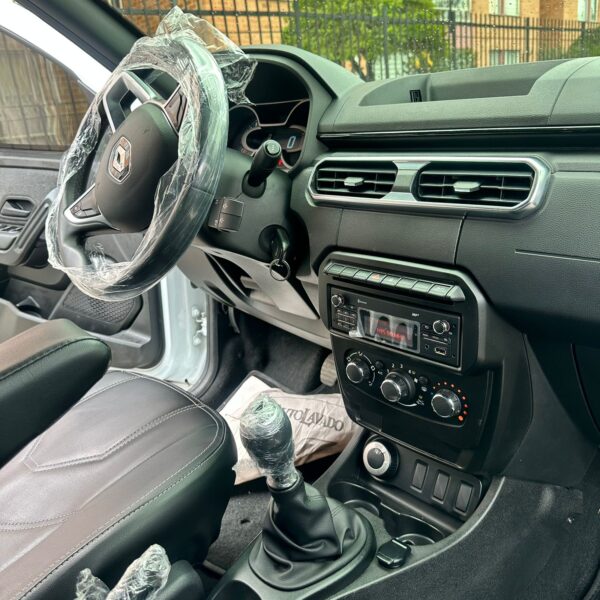 RENAULT DUSTER OROCH ZEN MT 1.3CC 4X4 2023: imagen 18