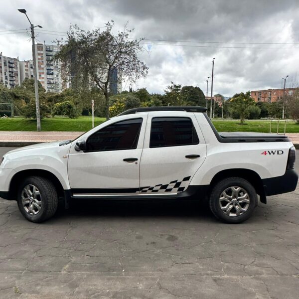 RENAULT DUSTER OROCH ZEN MT 1.3CC 4X4 2023: imagen 3