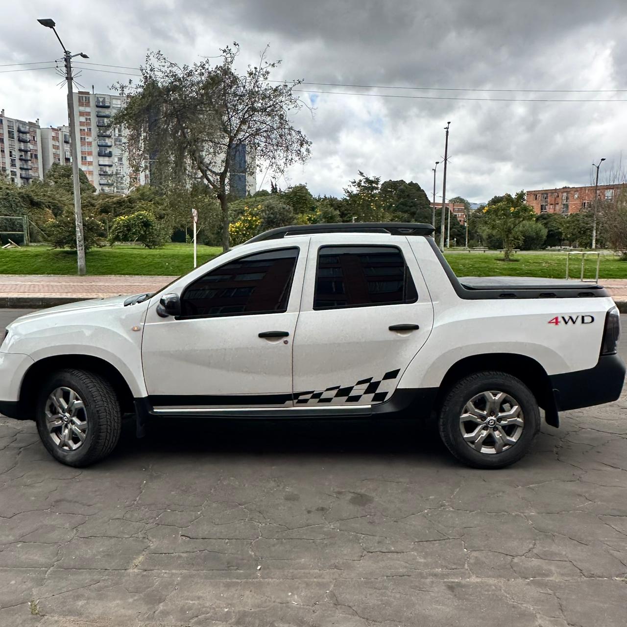 RENAULT DUSTER OROCH ZEN MT 1.3CC 4X4 2023: imagen 3