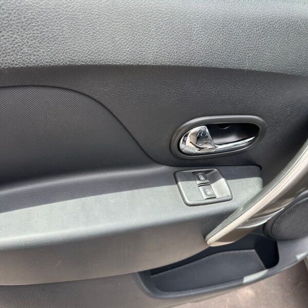 RENAULT SANDERO AUTHENTIQUE MT 1.6CC 2016: imagen 8
