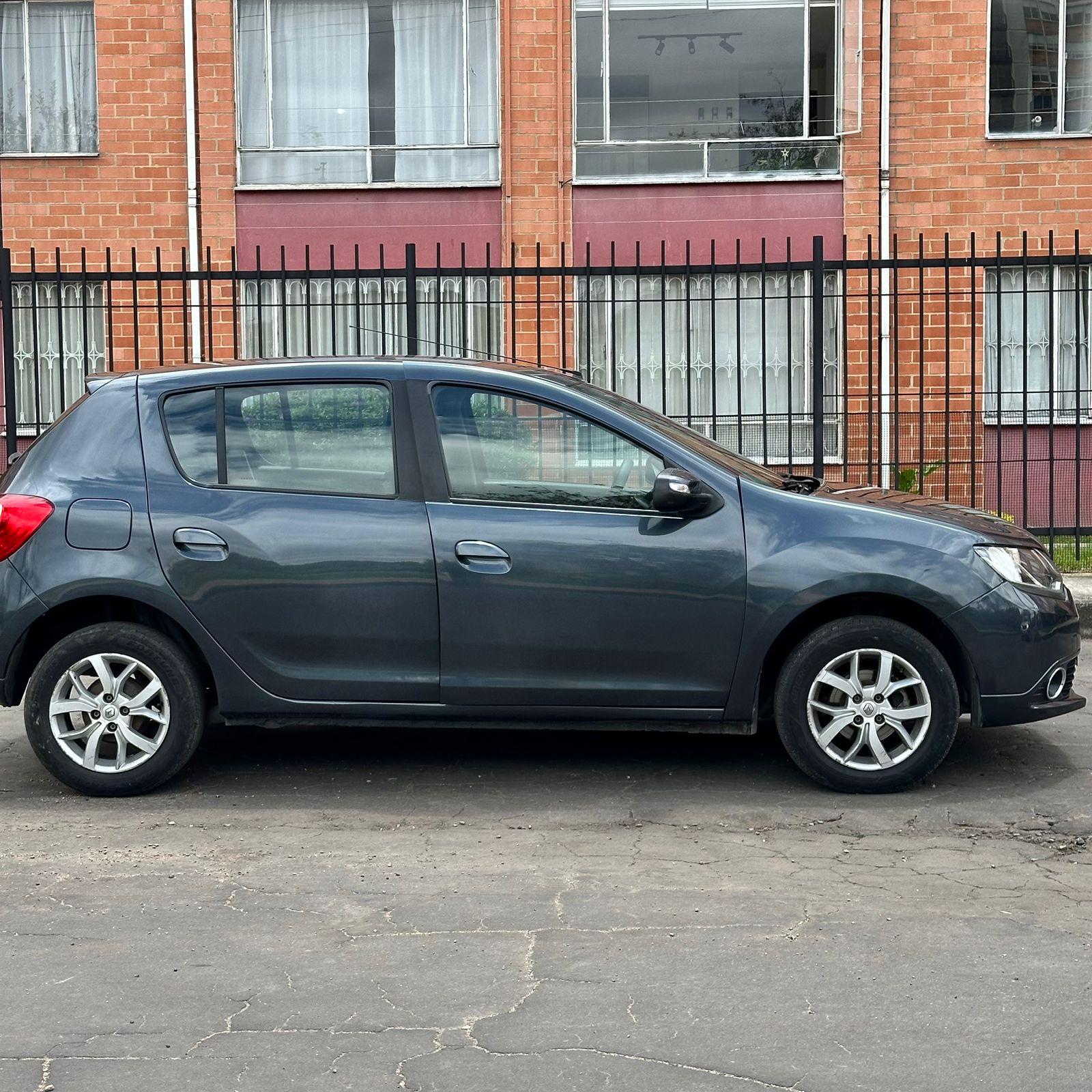 RENAULT SANDERO AUTHENTIQUE MT 1.6CC 2016: imagen 5