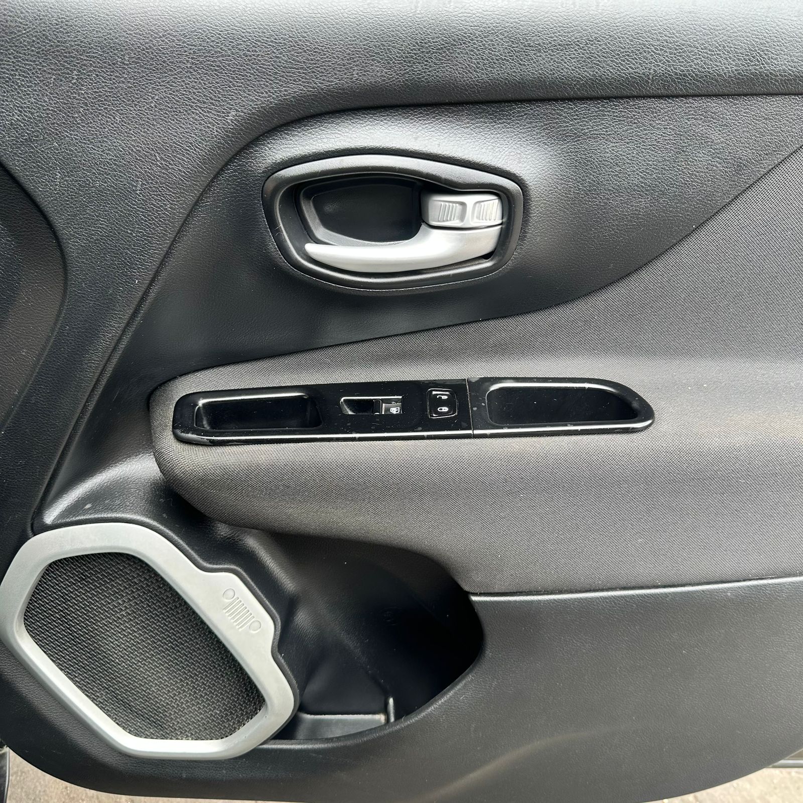 JEEP RENEGADE SPORT MT 1.8CC 4X2: imagen 7