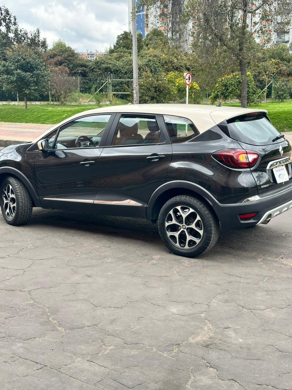RENAULT CAPTUR INTENS 2.0CC 2017: imagen 4