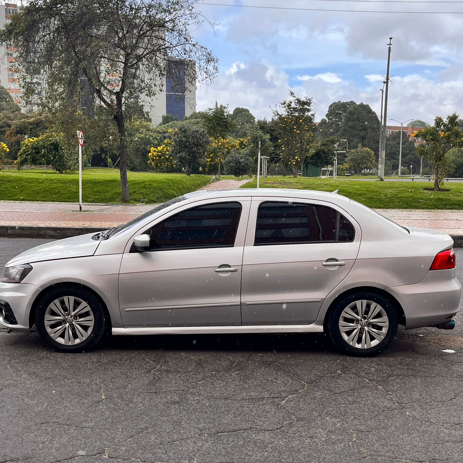 VOLKSWAGEN VOYAGE COMFORTLINE MT 1.6CC 2019: imagen 2