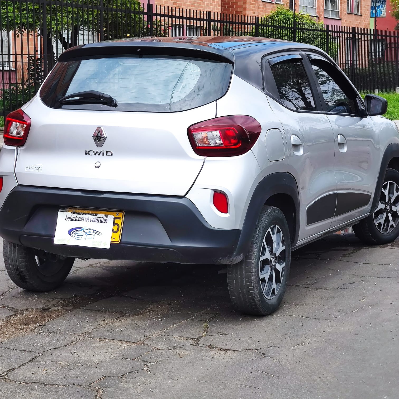 RENAULT KWID ICONIC MT 1.0CC 2023: imagen 3