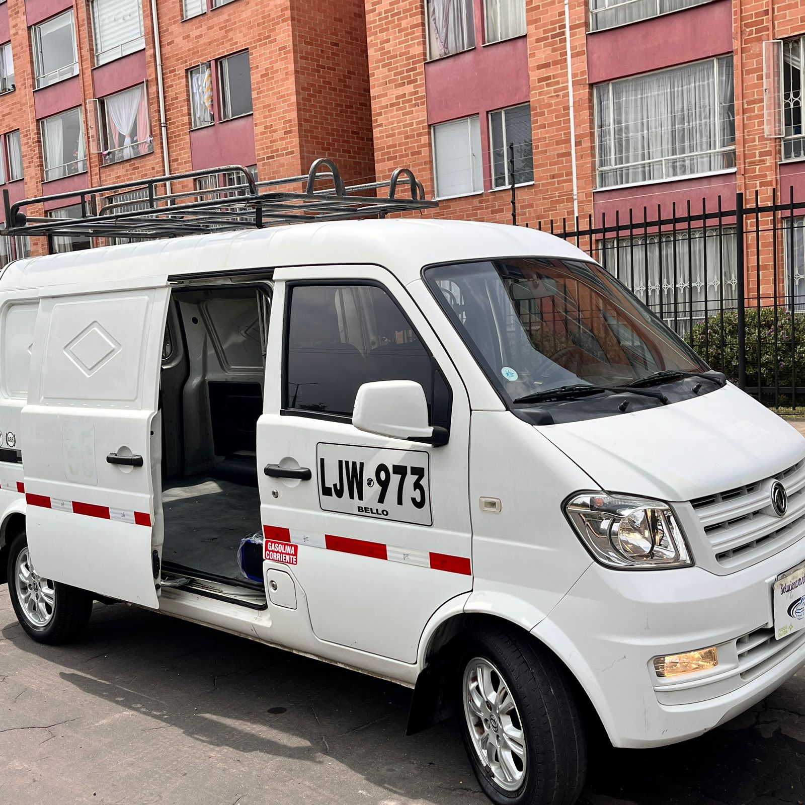 DFSK/DFM 1.2L MT 1.2CC VAN DE CARGA 2023: imagen 12