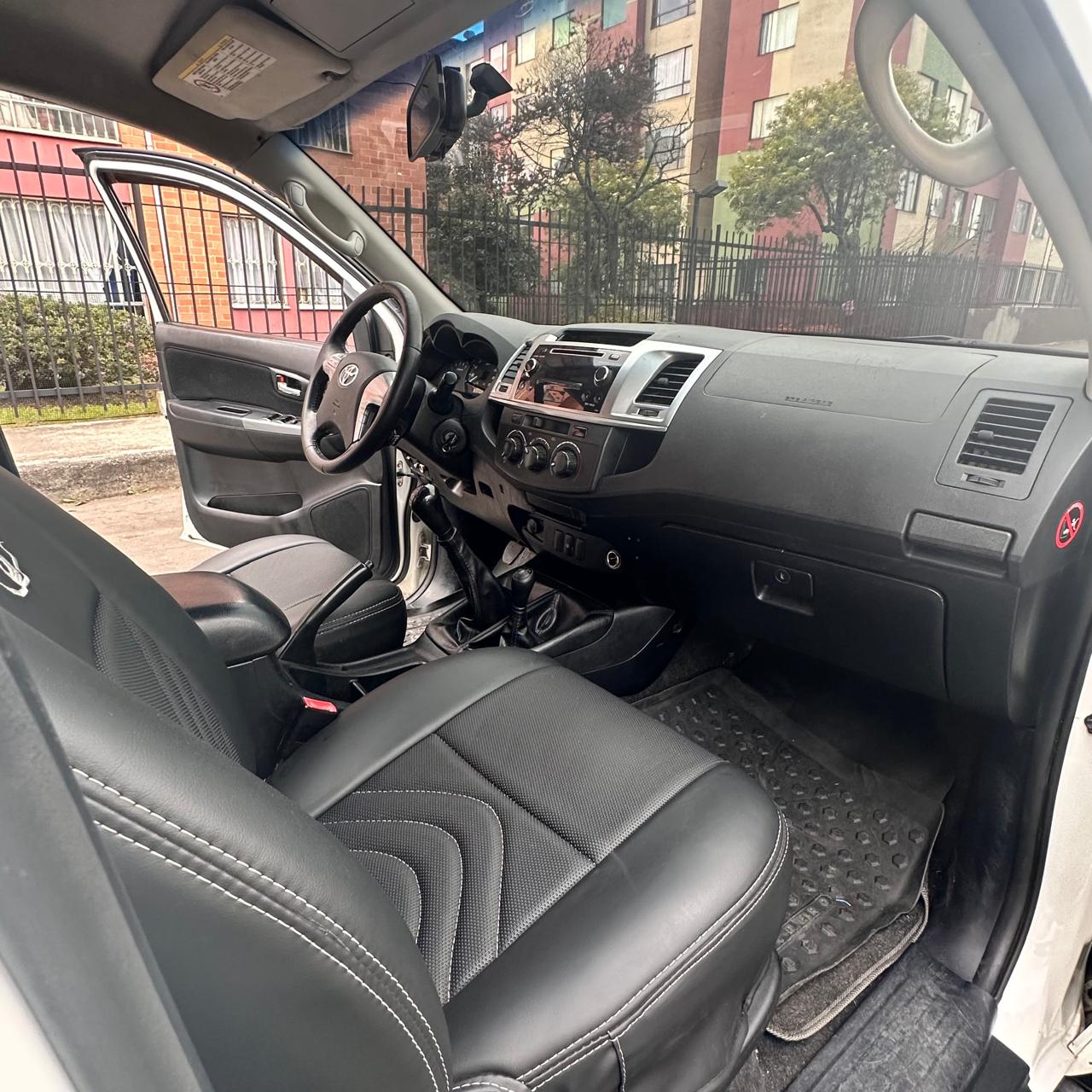 TOYOTA HILUX MT 2.7CC 4X4 2016: imagen 10